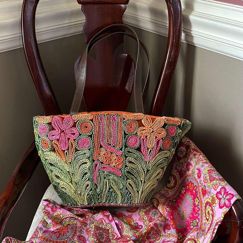 Stunning vintage Coldwater Creek straw, rattan, wicker colorful floral bag